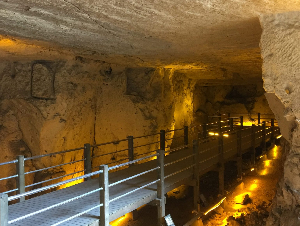 Antik mağara tünel